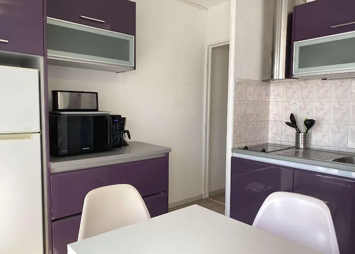 T2 Au Coeur Du Village Avec Garage, Balcon Ensoleille Et Wifi A Balaruc-les-bains. - Fr-1-553-183 شقة