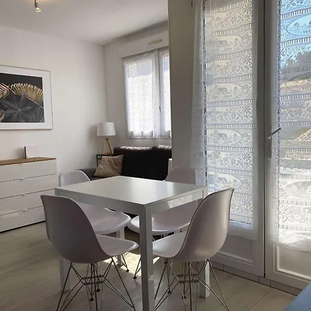 Apartment T2 Au Coeur Du Village Avec Garage, Balcon Ensoleille Et Wifi A Balaruc-les-bains. - Fr-1-553-183 *