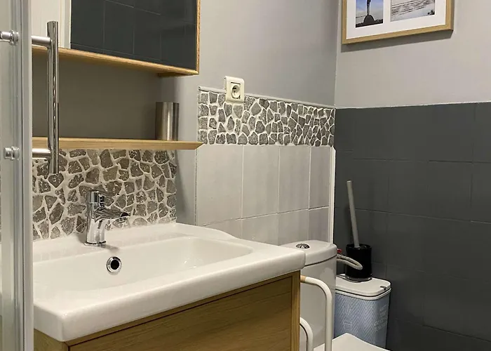 T2 Au Coeur Du Village Avec Garage, Balcon Ensoleille Et Wifi A Balaruc-les-bains. - Fr-1-553-183 * Balaruc-les-Bains